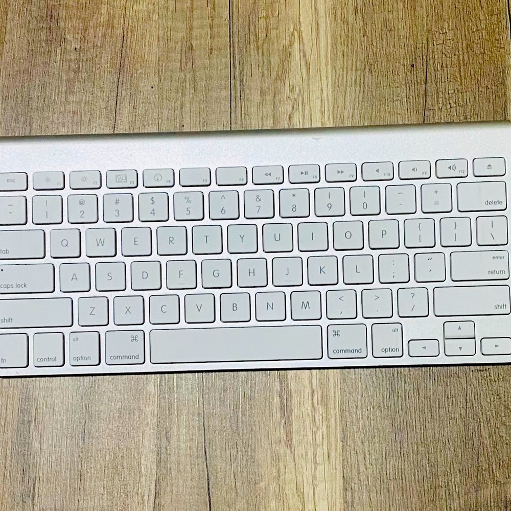 APPLE Wireless Keyboard - Picture 2 of 4